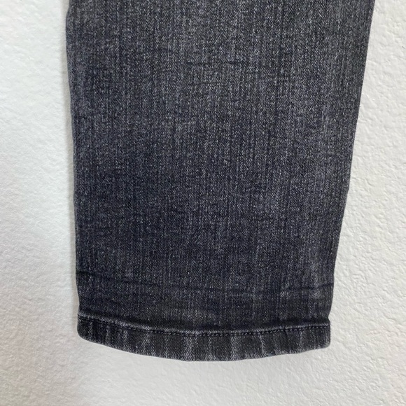 Jennifer Lopez • Distressed Edgy Black Capri Jean Pants - Picture 13 of 13